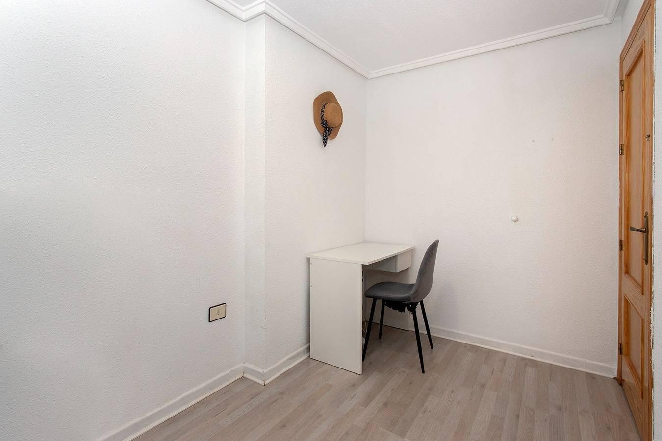 Apartment in Torrevieja, Alicante, Spain 2 bedrooms, 80 sq.m. No. 198092