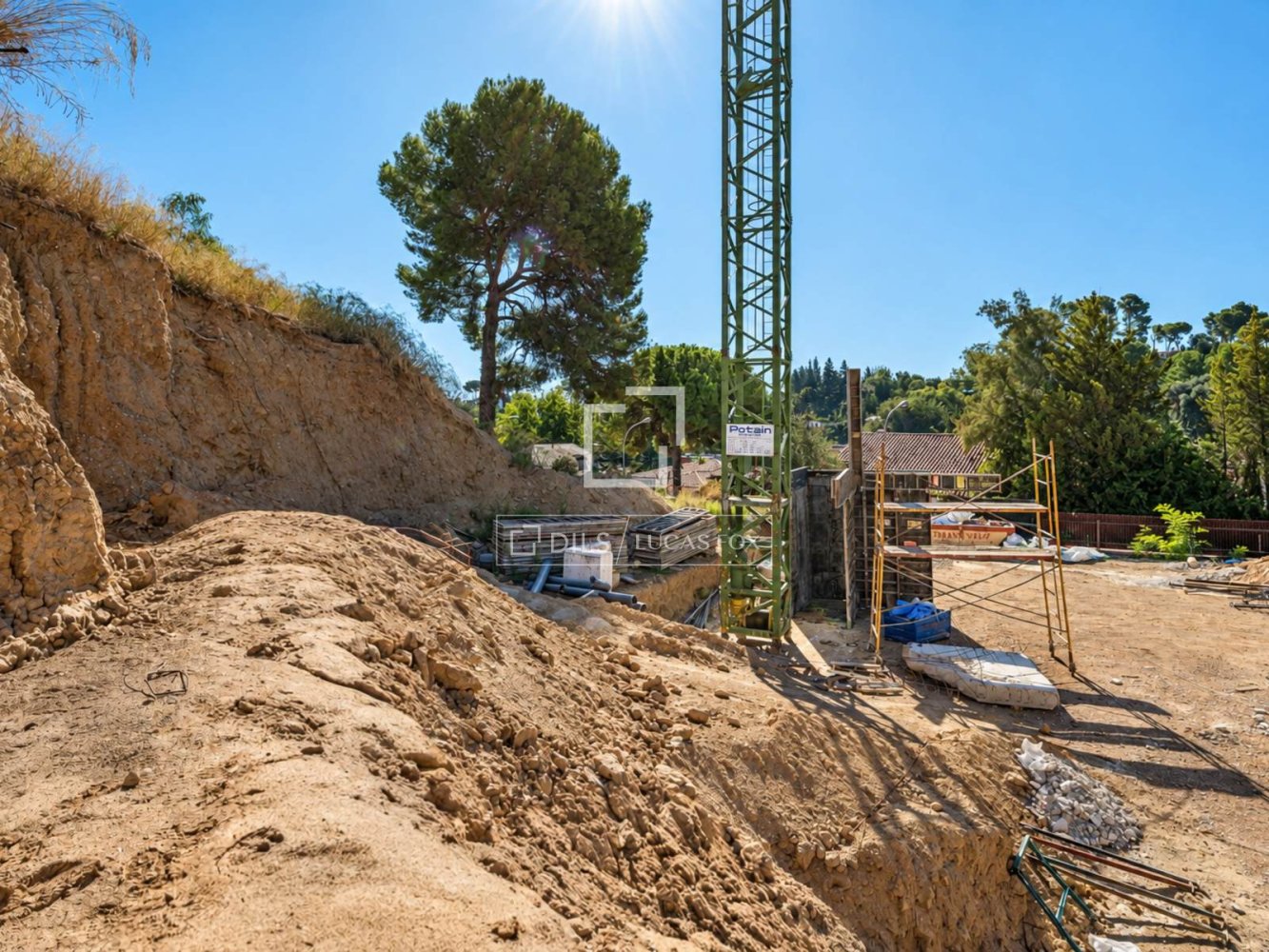 Land plot in Bellaterra, Barcelona, Spain 6 bedrooms, 471 sq.m. No. 199166