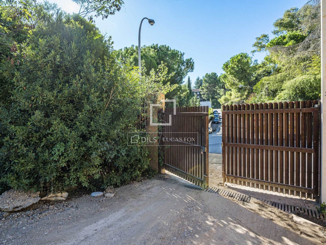 Land plot in Bellaterra, Barcelona, Spain 6 bedrooms, 471 sq.m. No. 199166