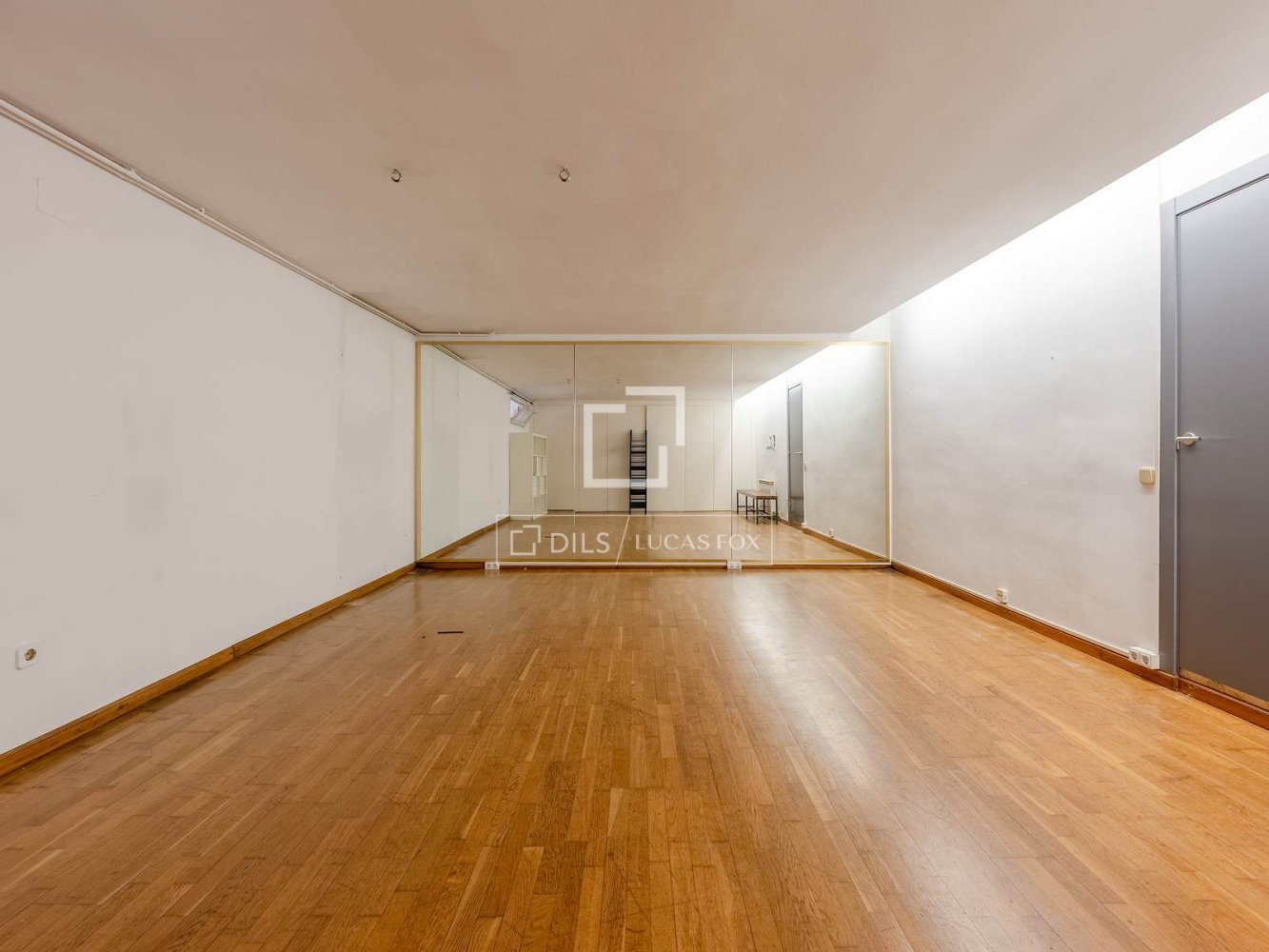 Villa in Esplugues de Llobregat, Barcelona, Spain 5 bedrooms, 354 sq.m. No. 195620