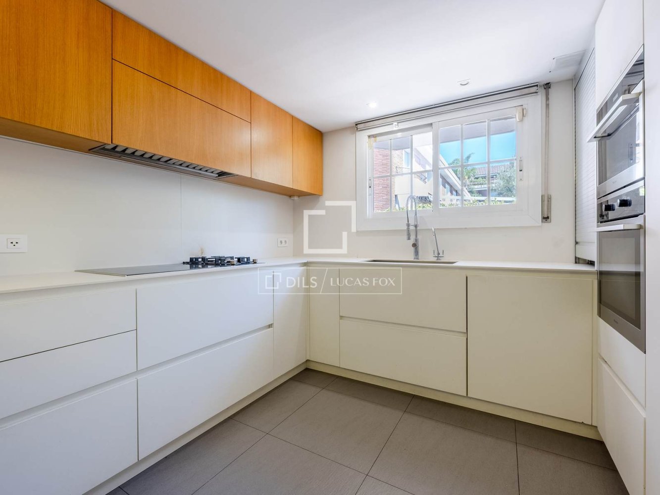 Villa in Esplugues de Llobregat, Barcelona, Spain 5 bedrooms, 354 sq.m. No. 195620