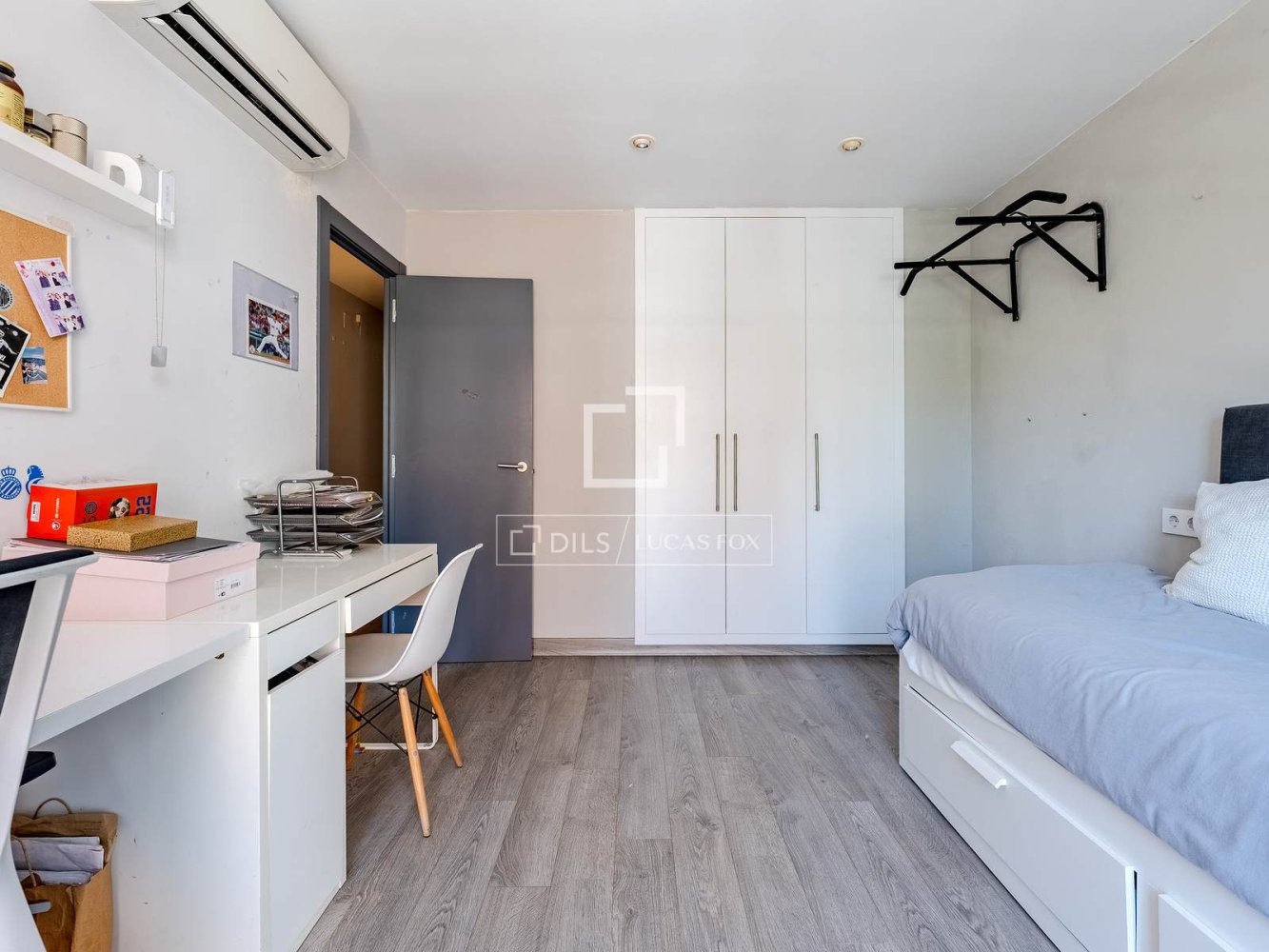 Villa in Esplugues de Llobregat, Barcelona, Spain 5 bedrooms, 354 sq.m. No. 195620