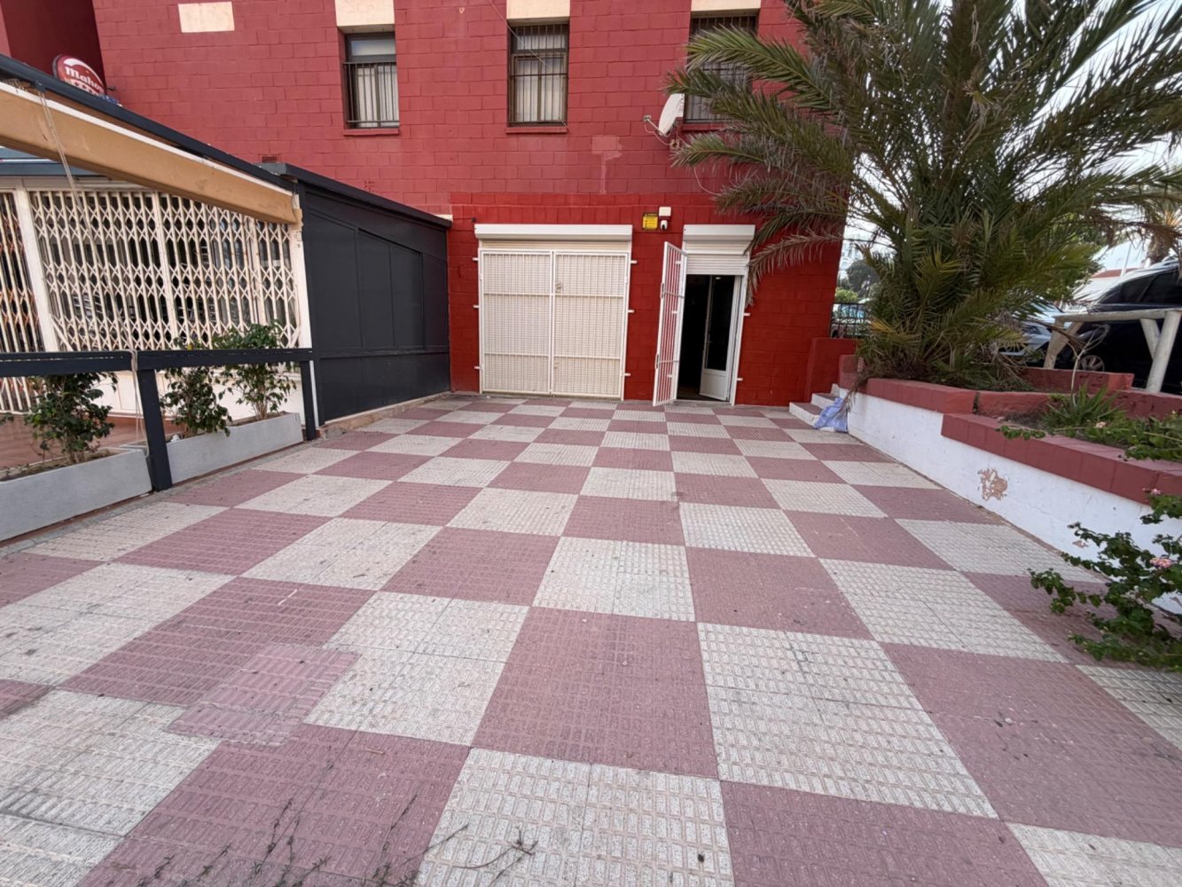 Kommersiell fastighet i Torrevieja, Alicante, Spanien 100 kvm. Nr. 198506