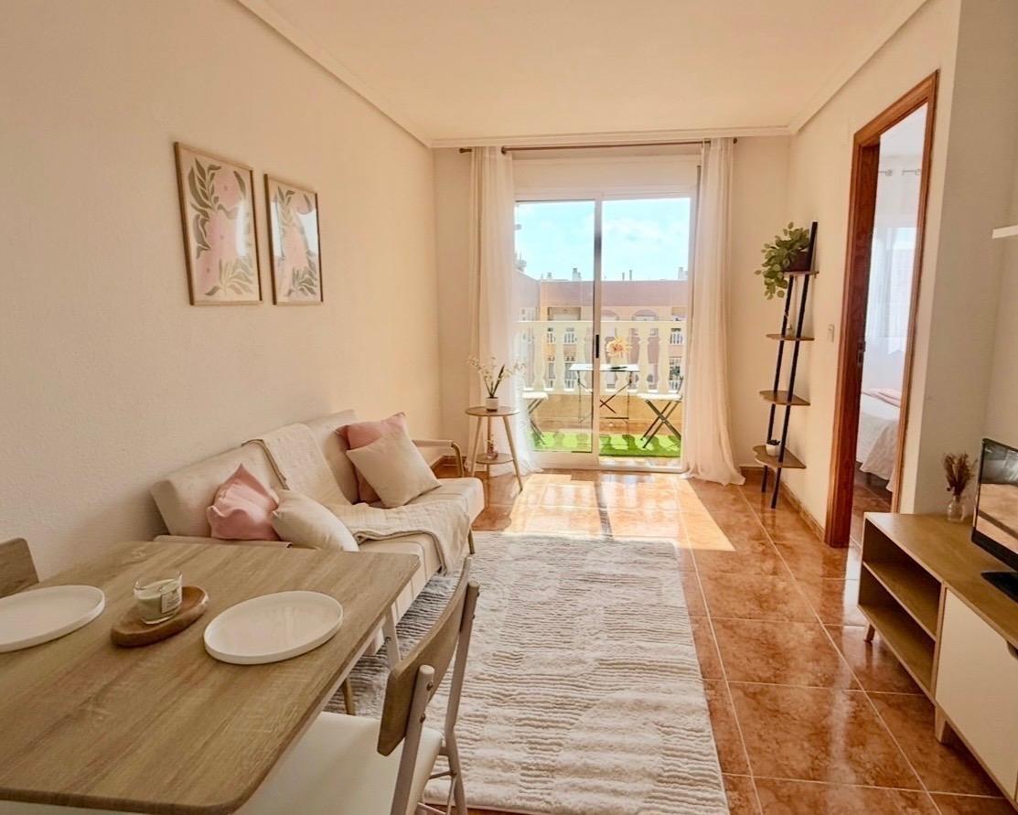 Apartamento en Torrevieja, Alicante, España 1 dormitorio, 59 m2 No. 198758