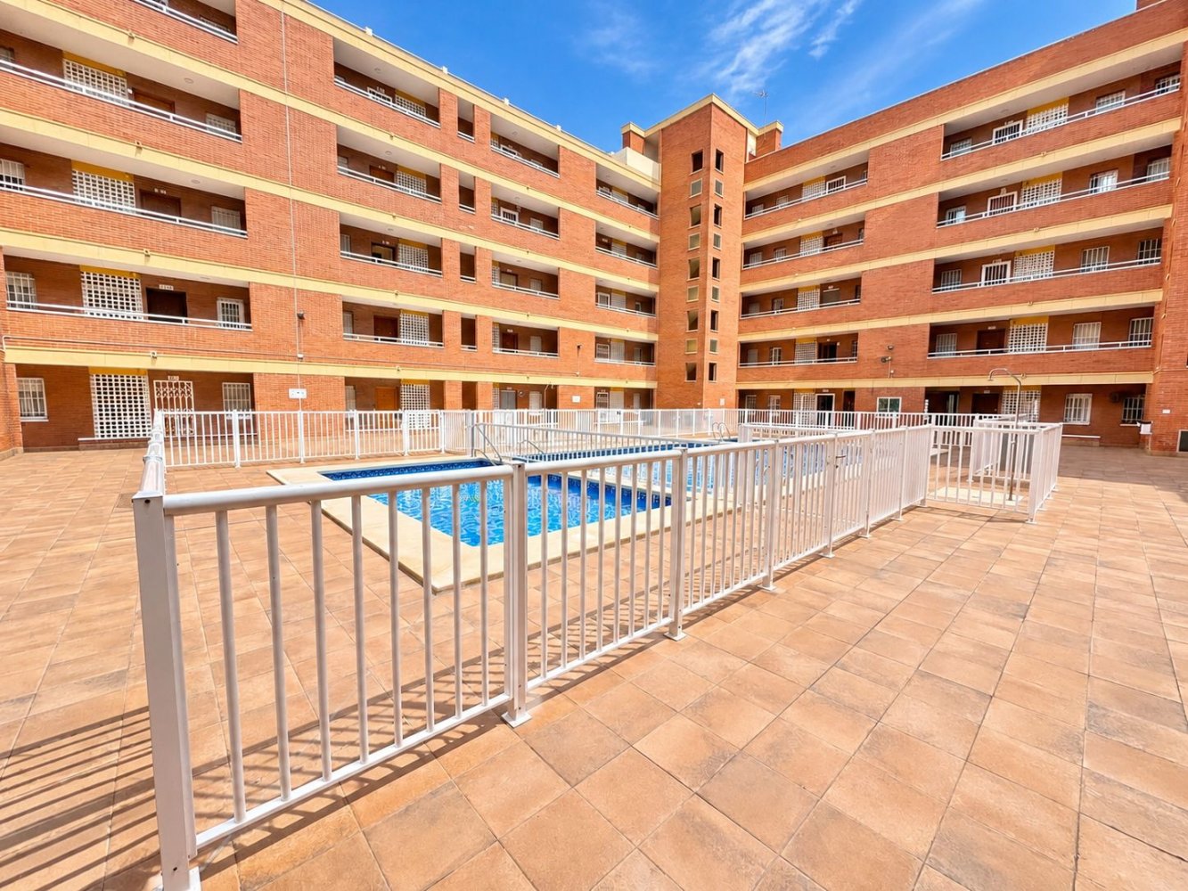 Apartamento en Torrevieja, Alicante, España 78 m2 No. 198747