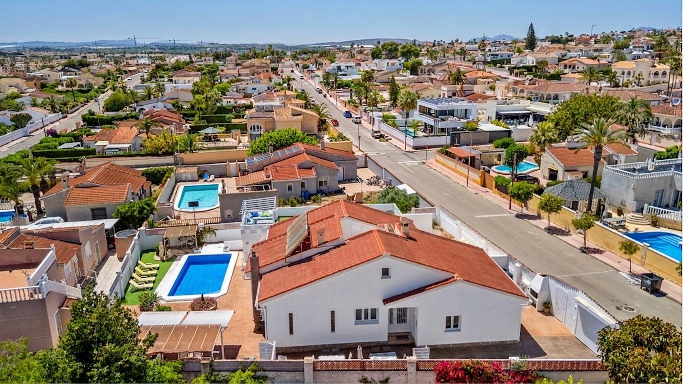 Villa en Ciudad Quesada, Alicante, España 6 dormitorios, 285 m2 No. 197211