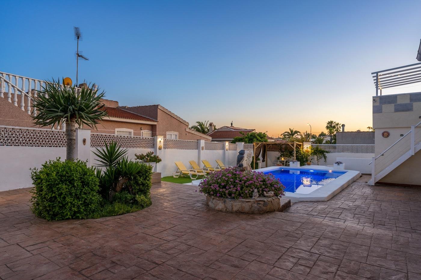 Villa en Ciudad Quesada, Alicante, España 6 dormitorios, 285 m2 No. 197211