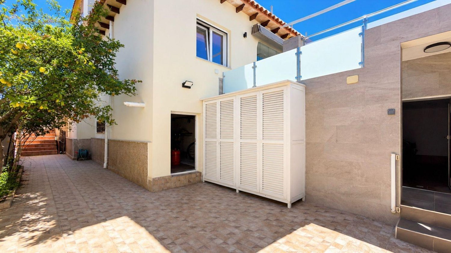 Hus i Los Balcones, Alicante, Spanien 5 sovrum, 240 kvm. Nr. 197035
