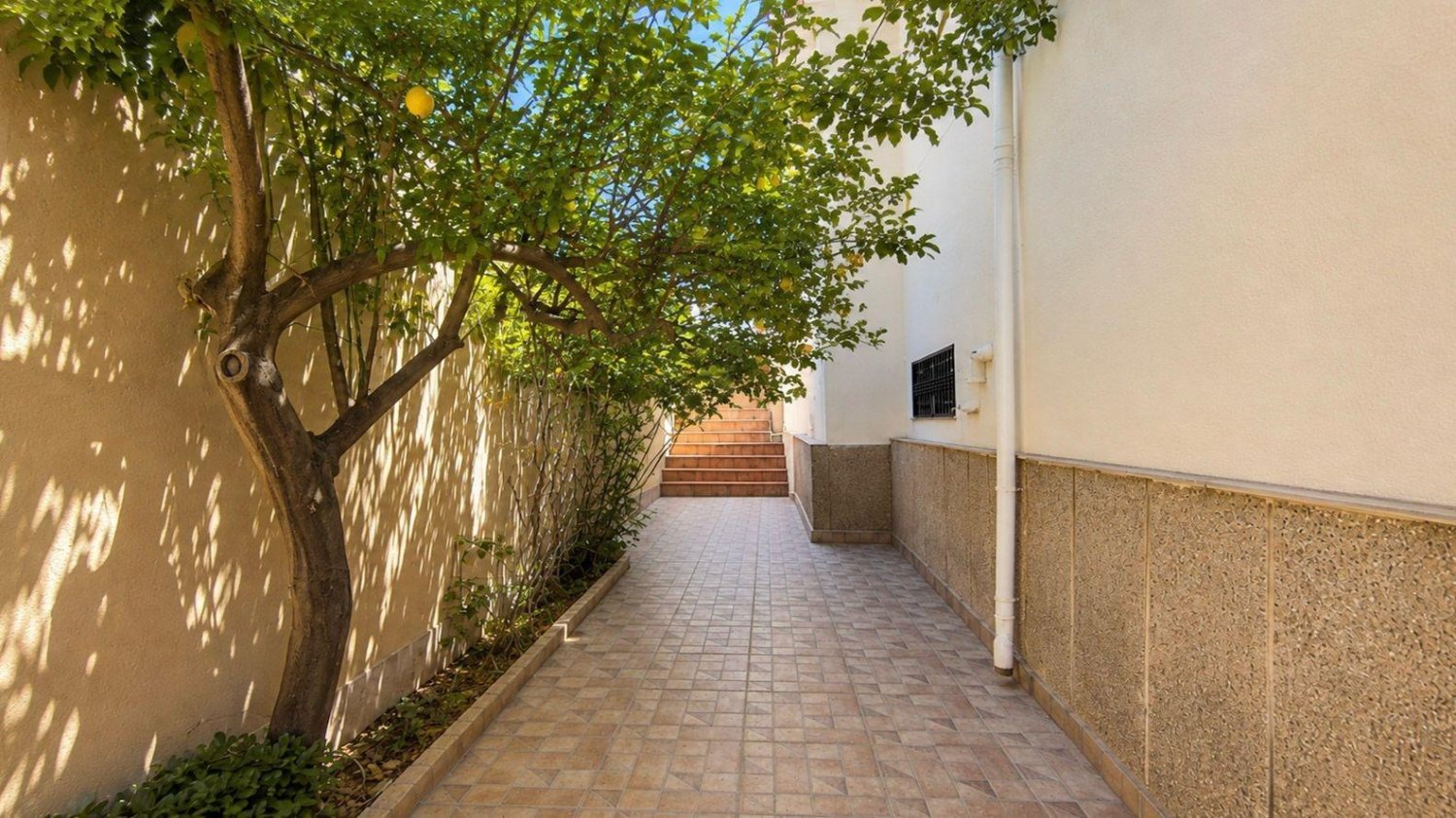 Hus i Los Balcones, Alicante, Spanien 5 sovrum, 240 kvm. Nr. 197035
