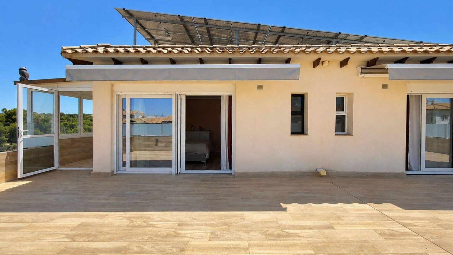 Hus i Los Balcones, Alicante, Spanien 5 sovrum, 240 kvm. Nr. 197035