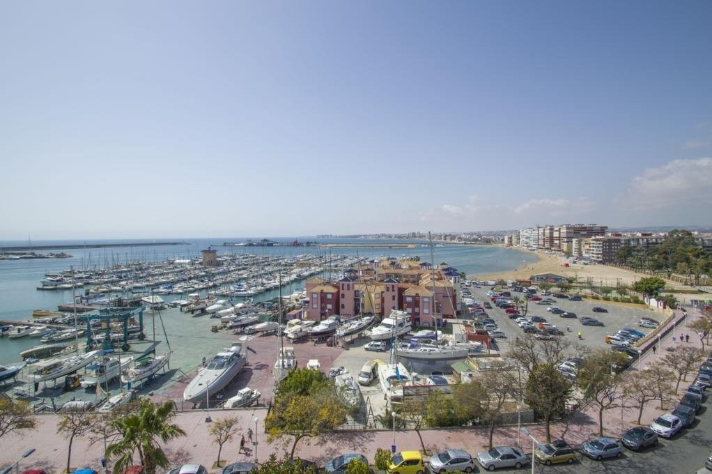 Apartment in Torrevieja, Alicante, Spain 3 bedrooms, 150 sq.m. No. 199337