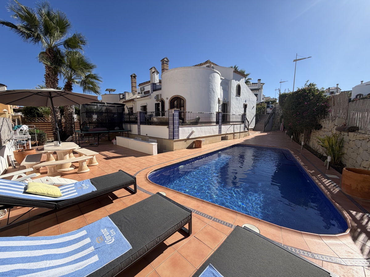 Villa a Lomas De La Juliana, Alicante, Spagna 4 camere da letto, 132 mq. N° 197426