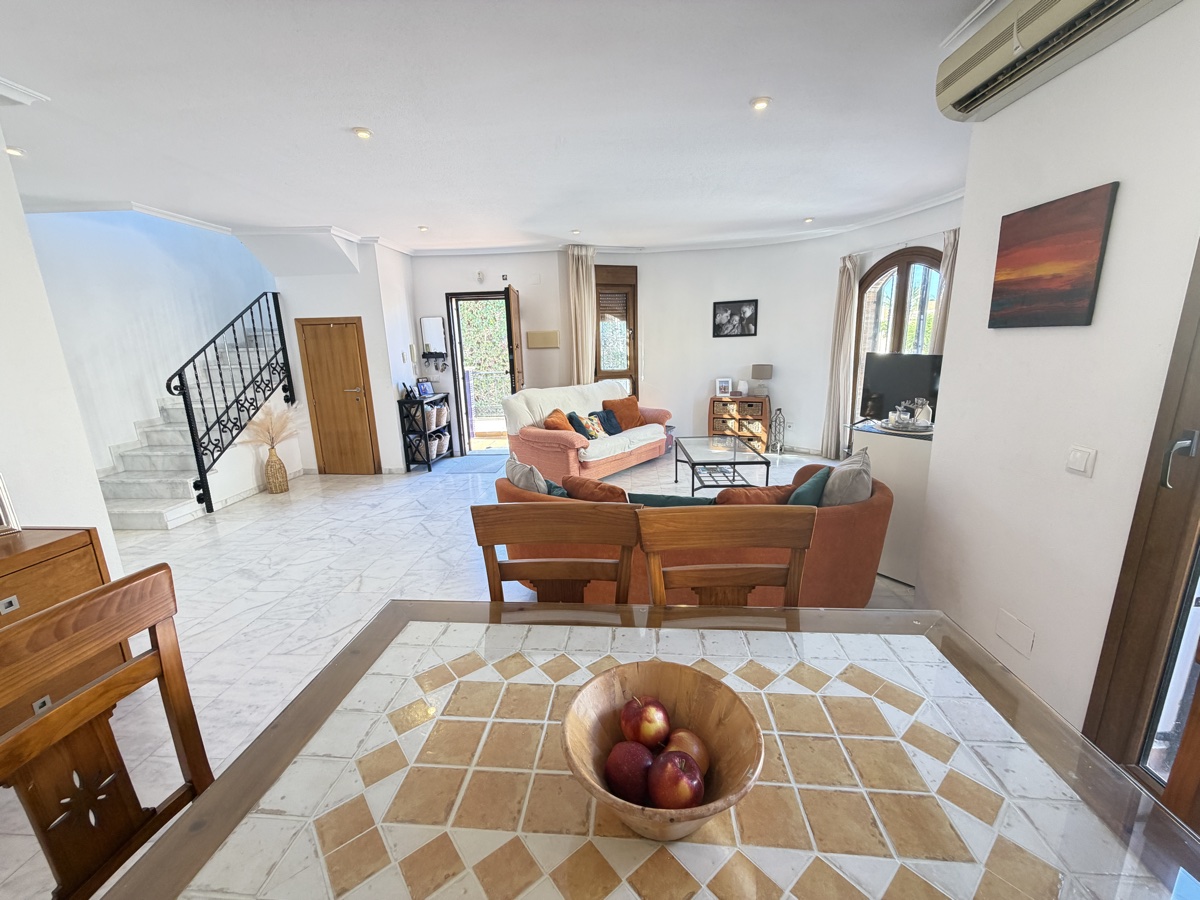Villa a Lomas De La Juliana, Alicante, Spagna 4 camere da letto, 132 mq. N° 197426
