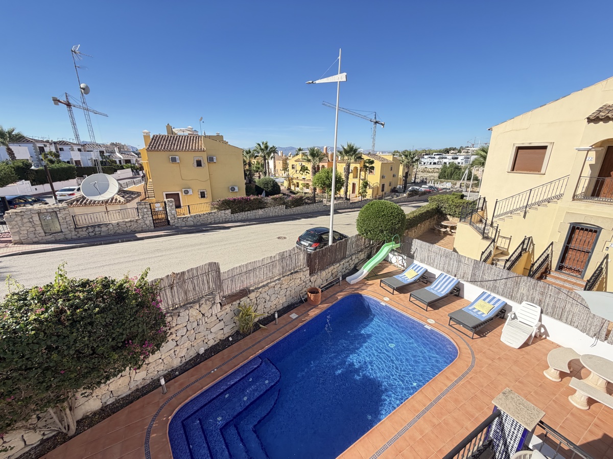 Villa a Lomas De La Juliana, Alicante, Spagna 4 camere da letto, 132 mq. N° 197426
