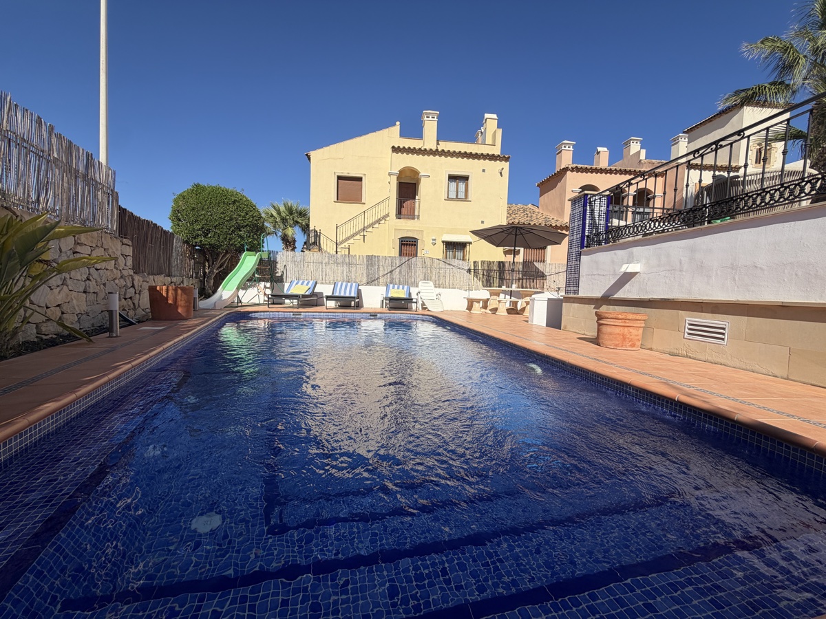 Villa a Lomas De La Juliana, Alicante, Spagna 4 camere da letto, 132 mq. N° 197426