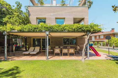 Huoneisto Eixample, Barcelona, Espanja 2 makuuhuonetta, 117 m2 No. 133500