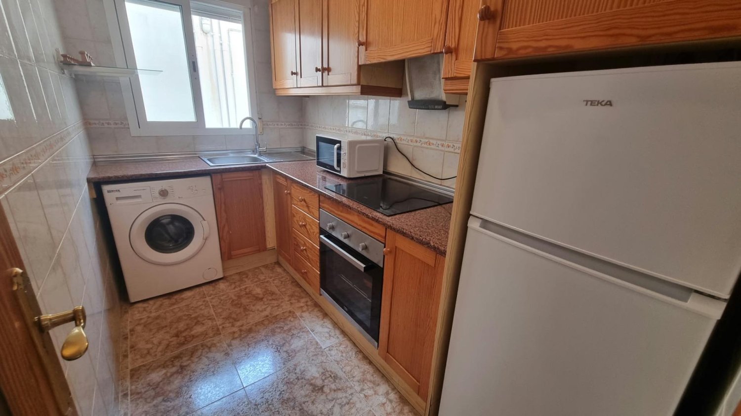 Apartamento en Torrevieja, Alicante, España 2 dormitorios, 65 m2 No. 198990