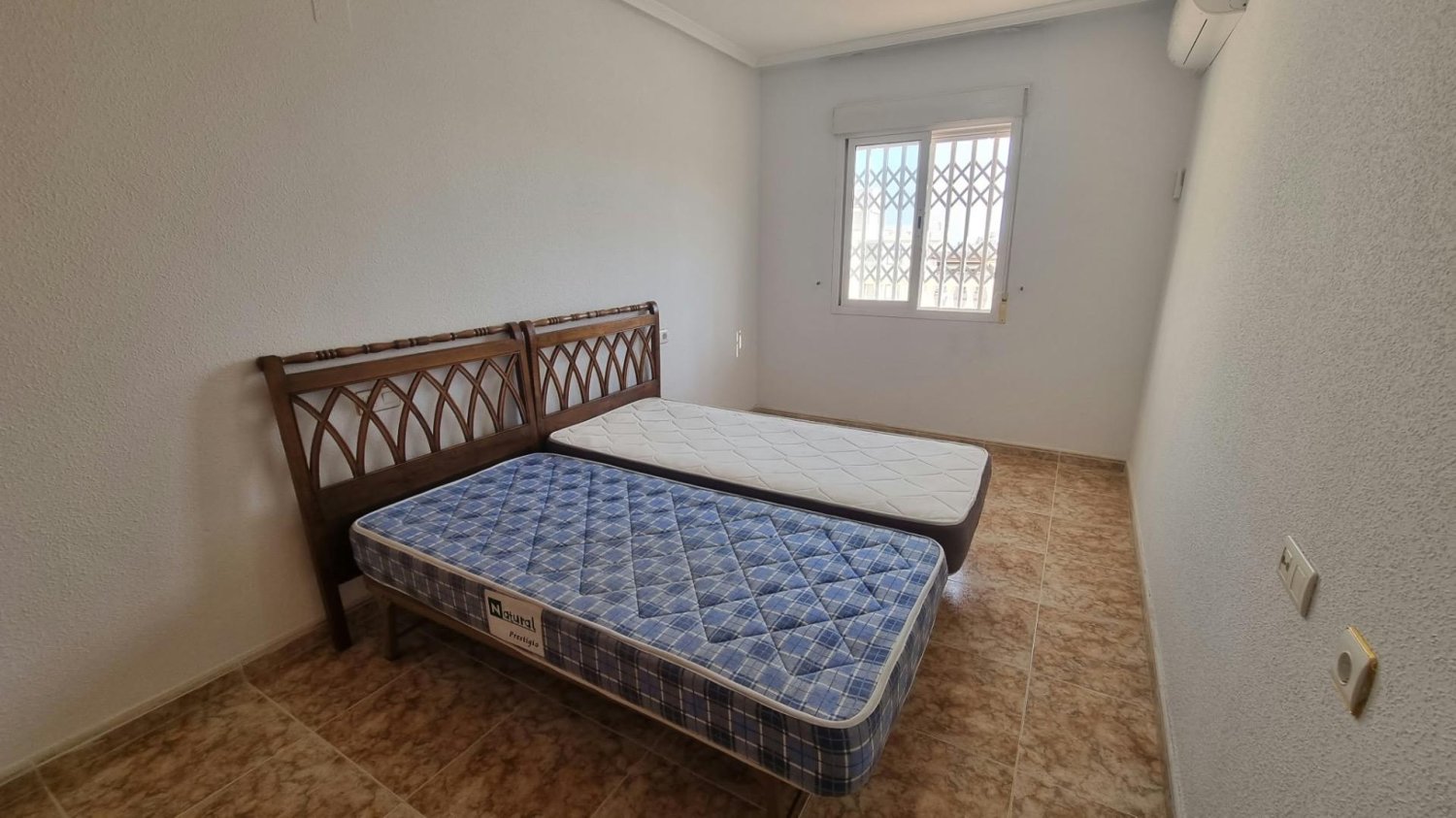 Apartamento en Torrevieja, Alicante, España 2 dormitorios, 65 m2 No. 198990