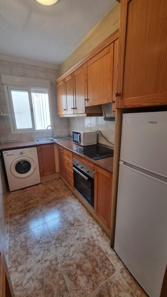 Apartamento en Torrevieja, Alicante, España 2 dormitorios, 65 m2 No. 198990