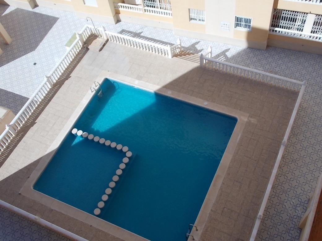 Apartamento en Torrevieja, Alicante, España 2 dormitorios, 65 m2 No. 198990