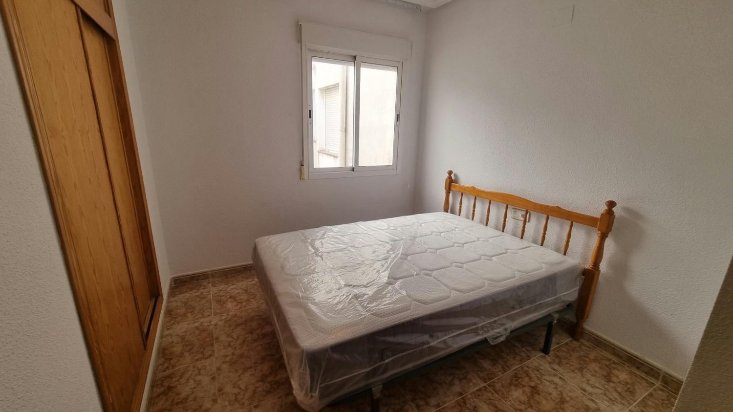 Apartamento en Torrevieja, Alicante, España 2 dormitorios, 65 m2 No. 198990
