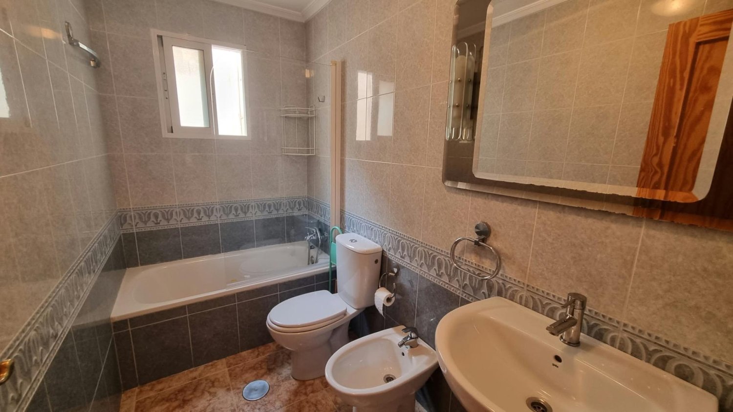 Apartamento en Torrevieja, Alicante, España 2 dormitorios, 65 m2 No. 198990