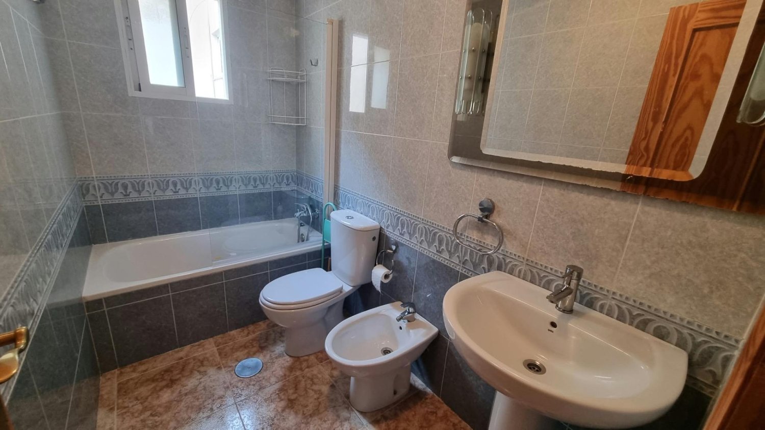 Apartamento en Torrevieja, Alicante, España 2 dormitorios, 65 m2 No. 198990