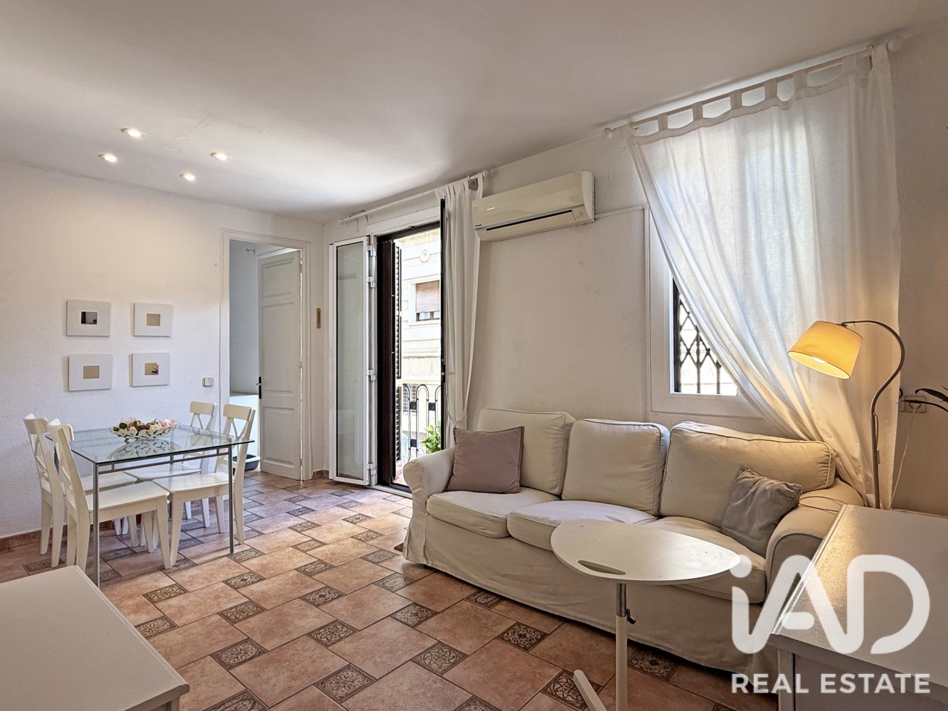 Wohnung in Barcelona, Spanien 3 Schlafzimmer, 59 m2 Nr. 198707