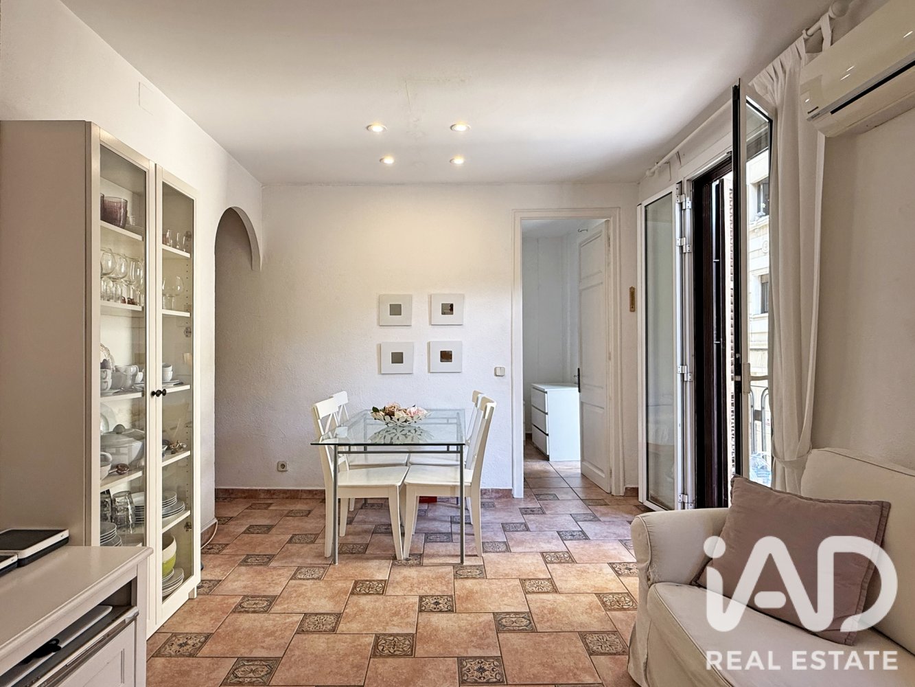 Wohnung in Barcelona, Spanien 3 Schlafzimmer, 59 m2 Nr. 198707