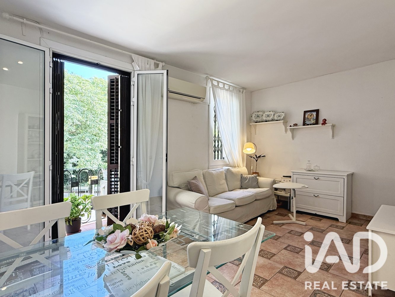 Wohnung in Barcelona, Spanien 3 Schlafzimmer, 59 m2 Nr. 198707