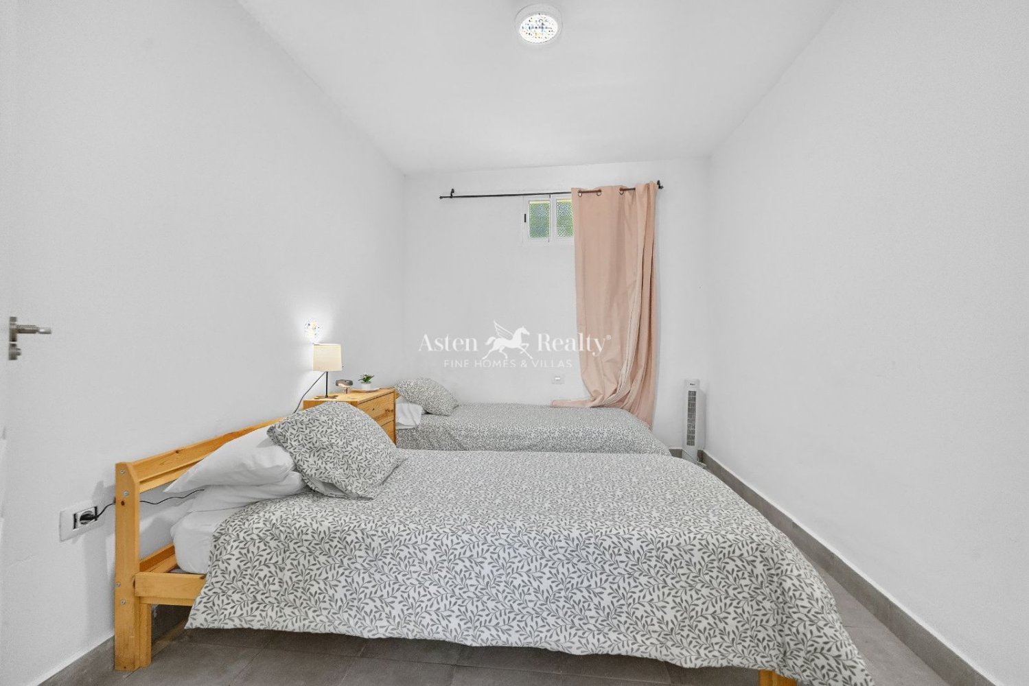 Villa i Tenerife, Spanien 4 sovrum, 241 kvm. Nr. 198394