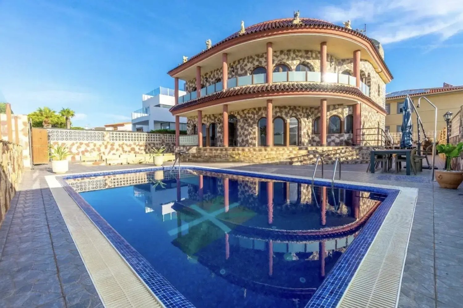 Villa i La Zenia, Alicante, Spanien 4 sovrum, 400 kvm. Nr. 125909