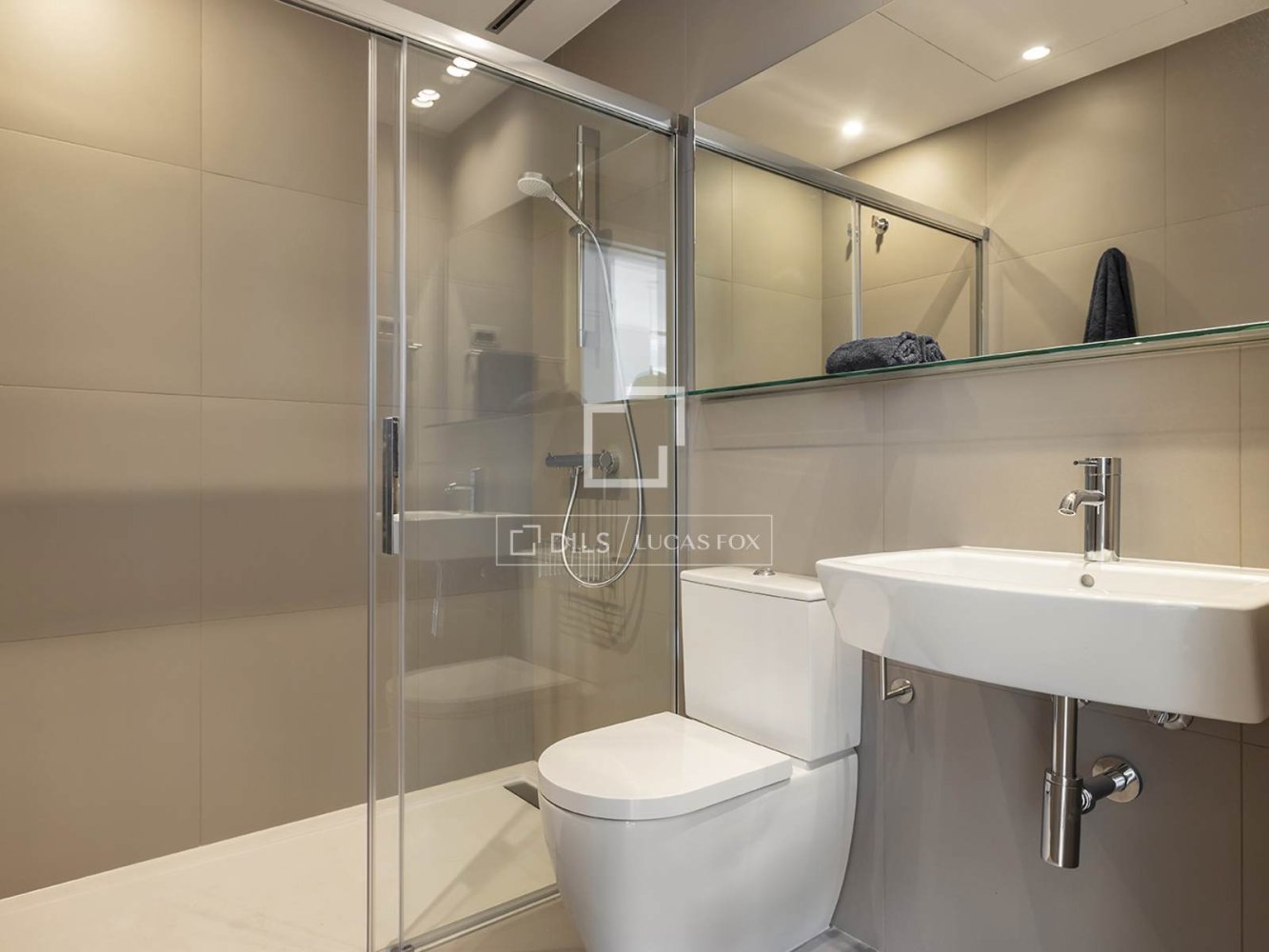 Apartment in Barcelona, Spain 2 bedrooms, 91 sq.m. No. 199175