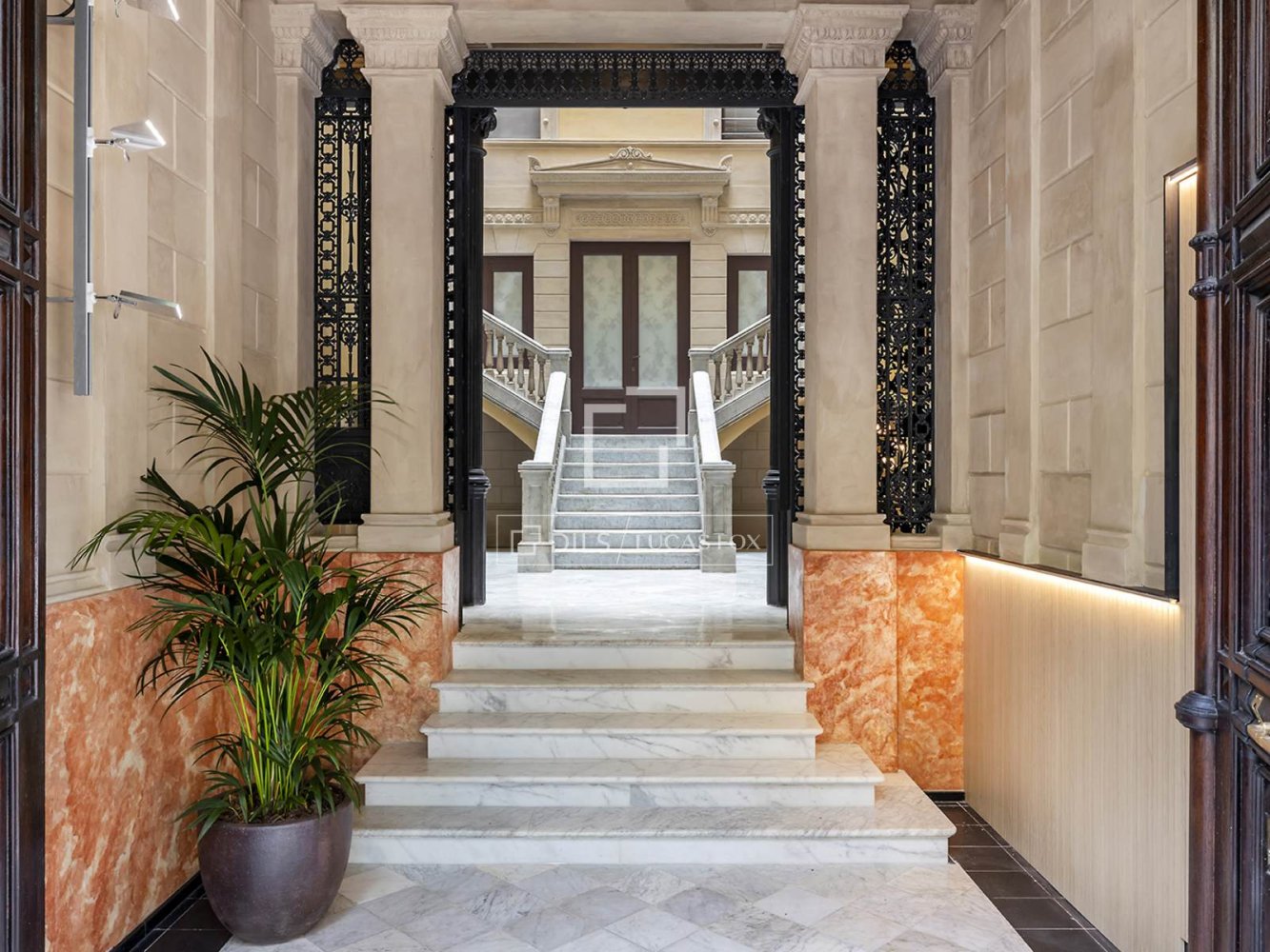 Apartment in Barcelona, Spain 2 bedrooms, 91 sq.m. No. 199175