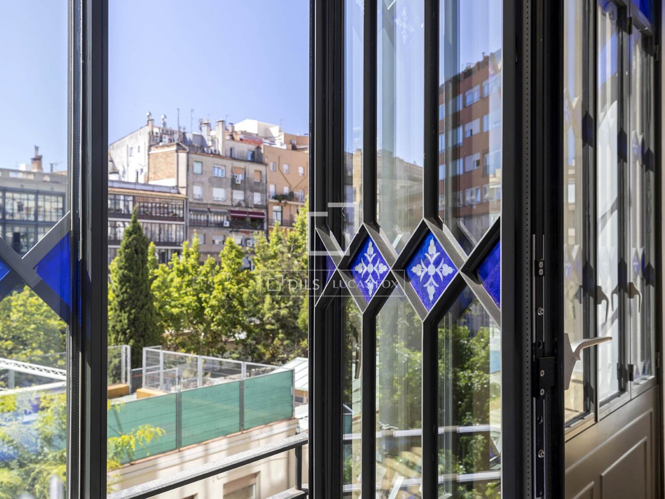Apartment in Barcelona, Spain 2 bedrooms, 91 sq.m. No. 199175