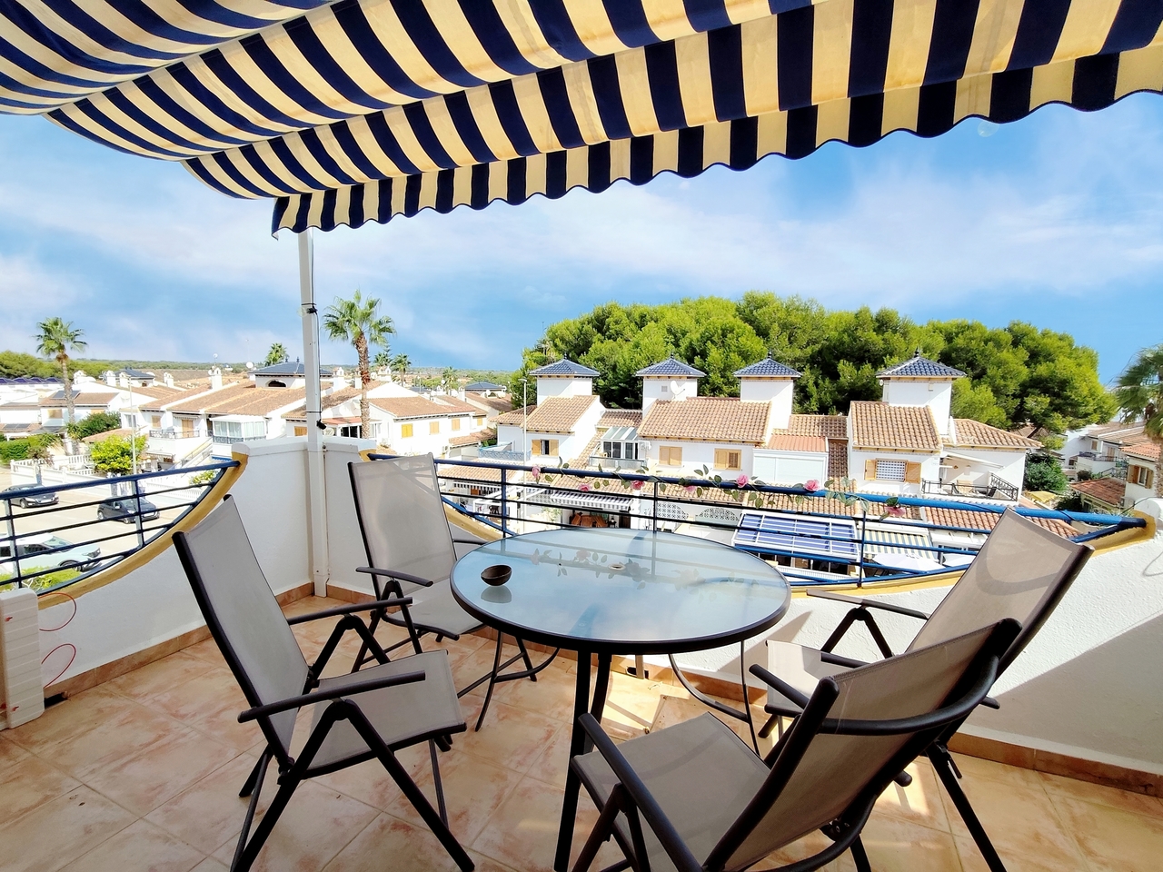 Appartamento a Mil Palmeras, Alicante, Spagna 2 camere da letto, 67 mq. N° 198302