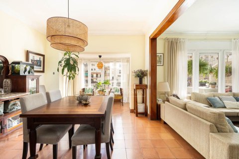 Apartment in Barcelona, Spain 5 bedrooms, 161 sq.m. No. 192547