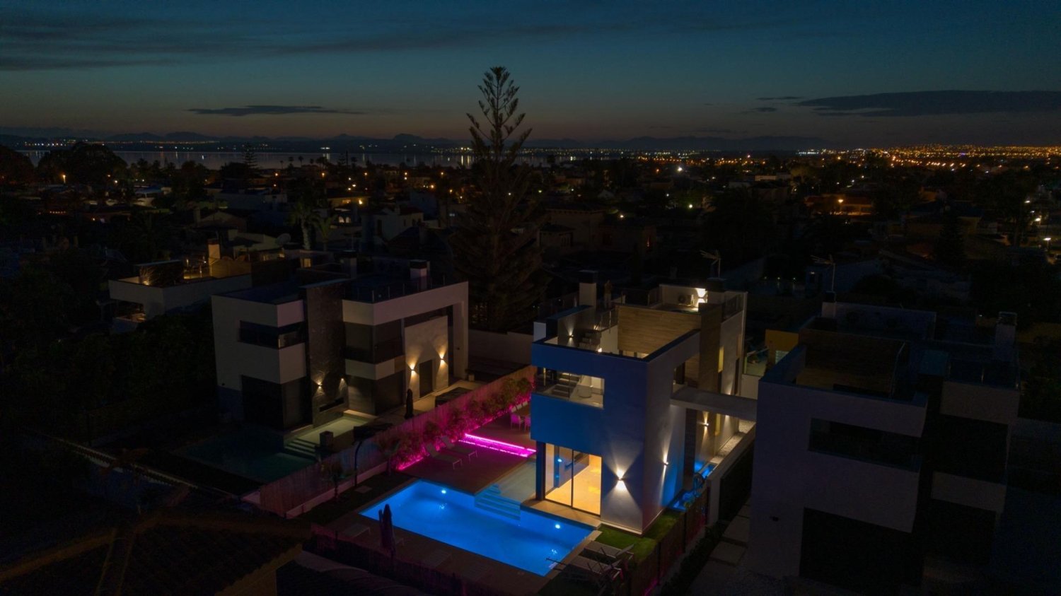 Villa a Torrevieja, Alicante, Spagna 3 camere da letto, 126 mq. N° 198368