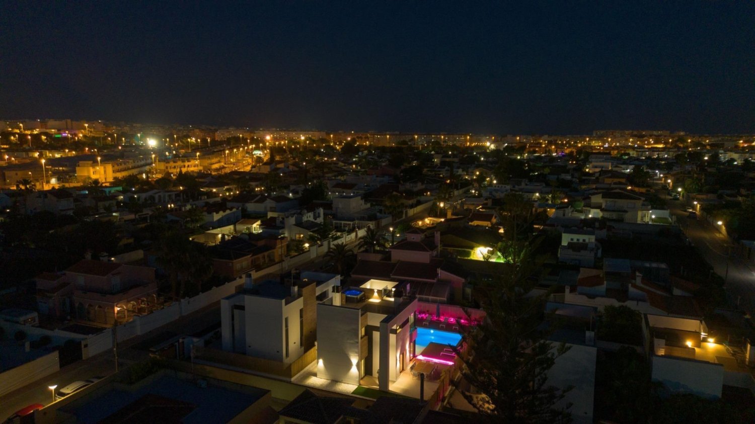 Villa a Torrevieja, Alicante, Spagna 3 camere da letto, 126 mq. N° 198368