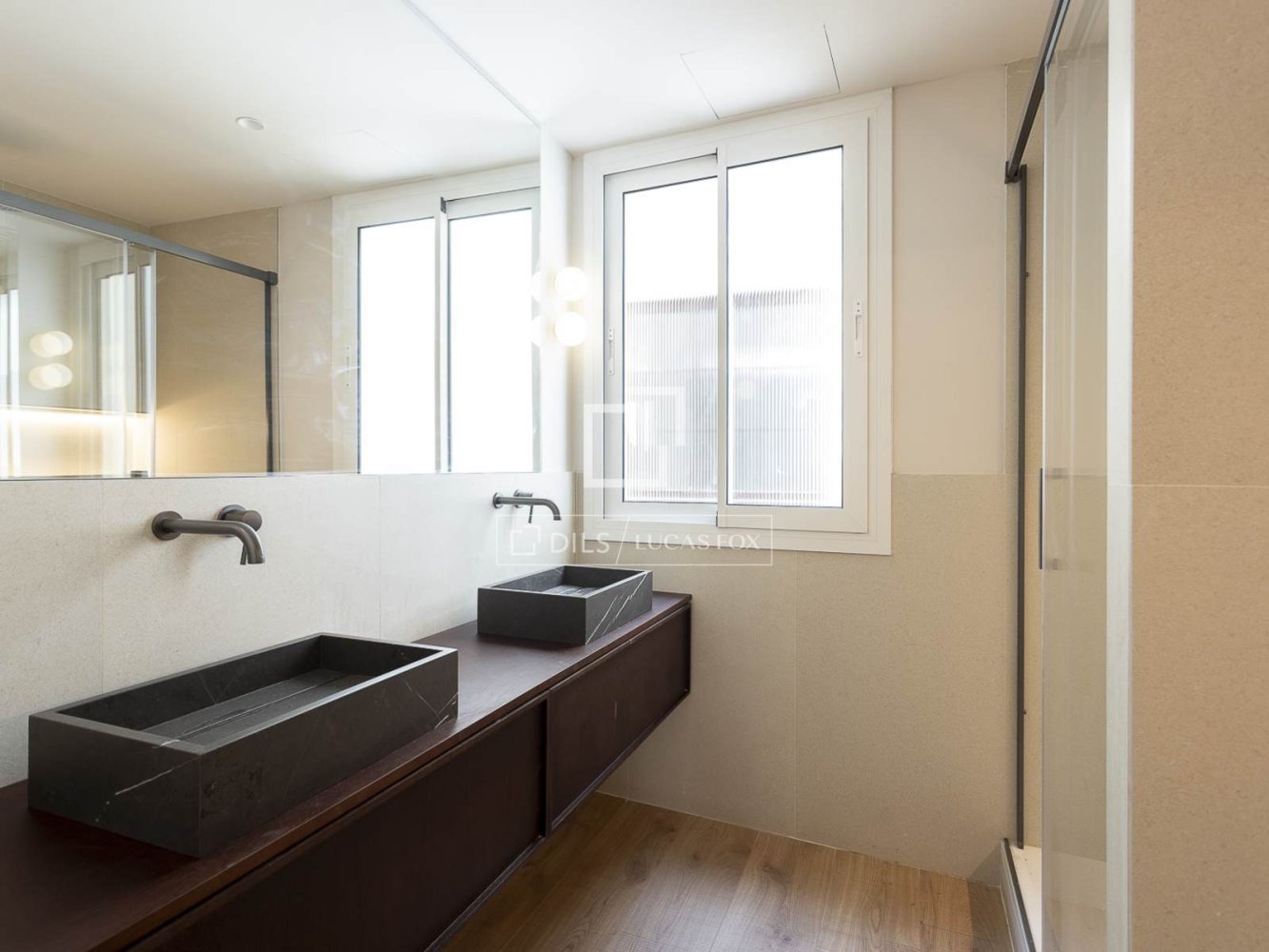 Apartment à Barcelona, Espagne 3 chambres, 141 m2 No. 200004
