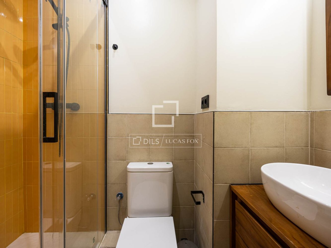 Apartment à Barcelona, Espagne 3 chambres, 78 m2 No. 199151
