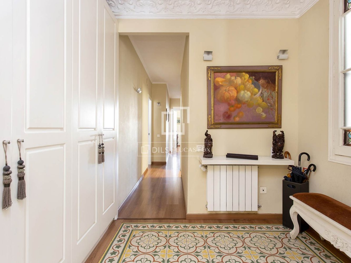 Apartment à Barcelona, Espagne 4 chambres, 121 m2 No. 199161