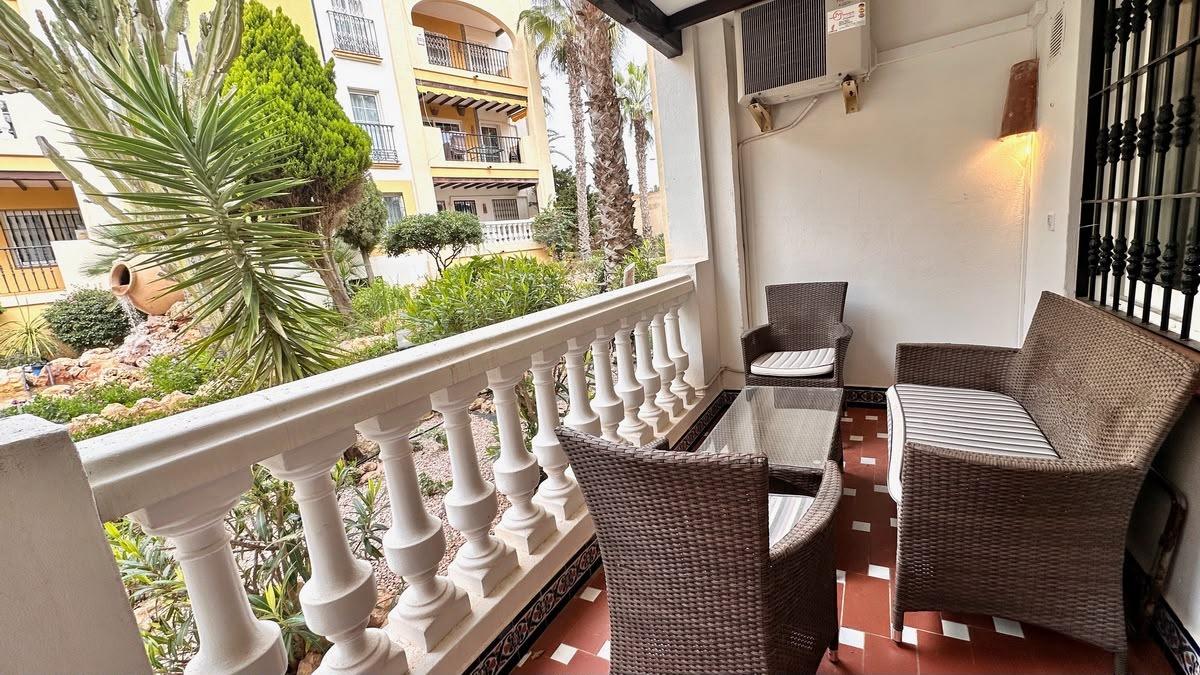 Apartamento en Torrevieja, Alicante, España 2 dormitorios, 63 m2 No. 199189