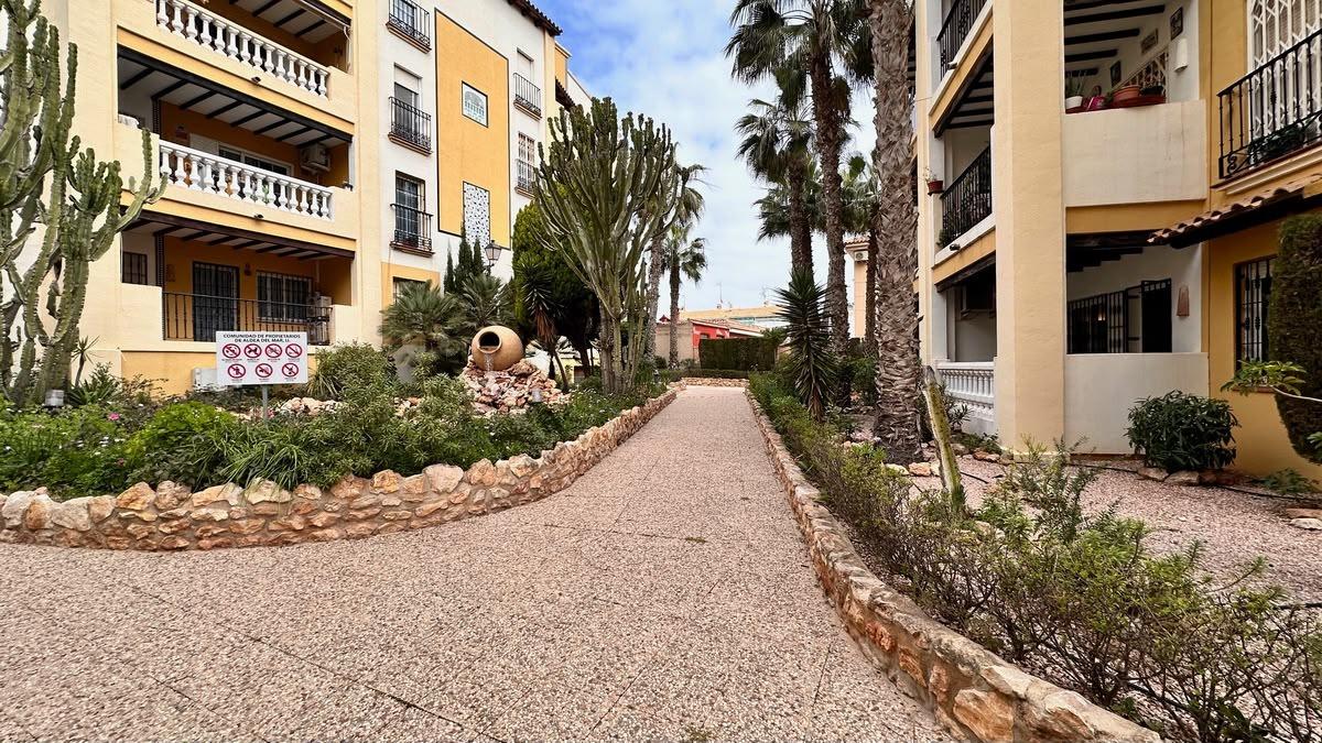 Apartamento en Torrevieja, Alicante, España 2 dormitorios, 63 m2 No. 199189