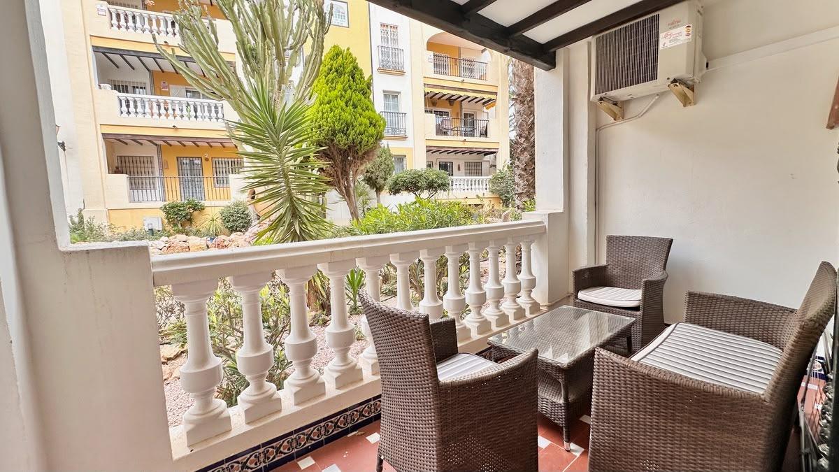 Apartamento en Torrevieja, Alicante, España 2 dormitorios, 63 m2 No. 199189