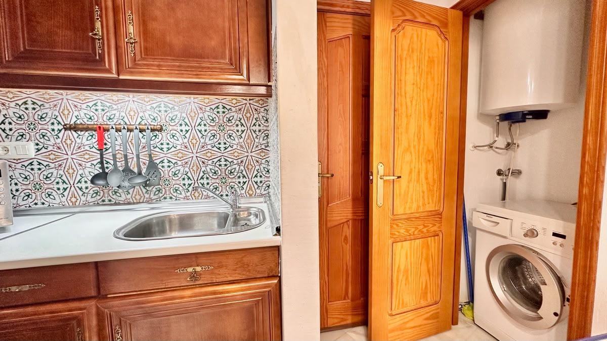 Apartamento en Torrevieja, Alicante, España 2 dormitorios, 63 m2 No. 199189
