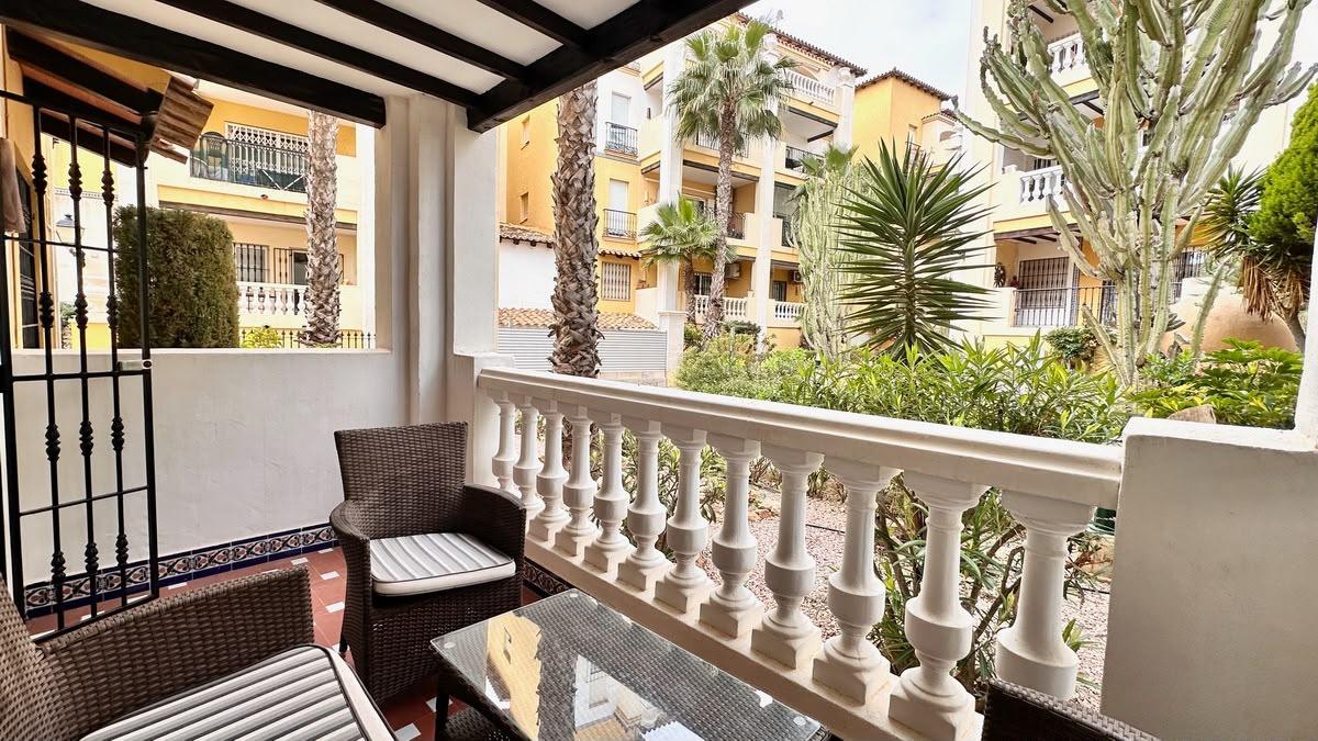 Apartamento en Torrevieja, Alicante, España 2 dormitorios, 63 m2 No. 199189