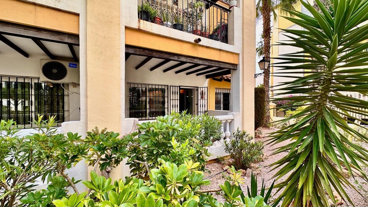 Apartamento en Torrevieja, Alicante, España 2 dormitorios, 63 m2 No. 199189