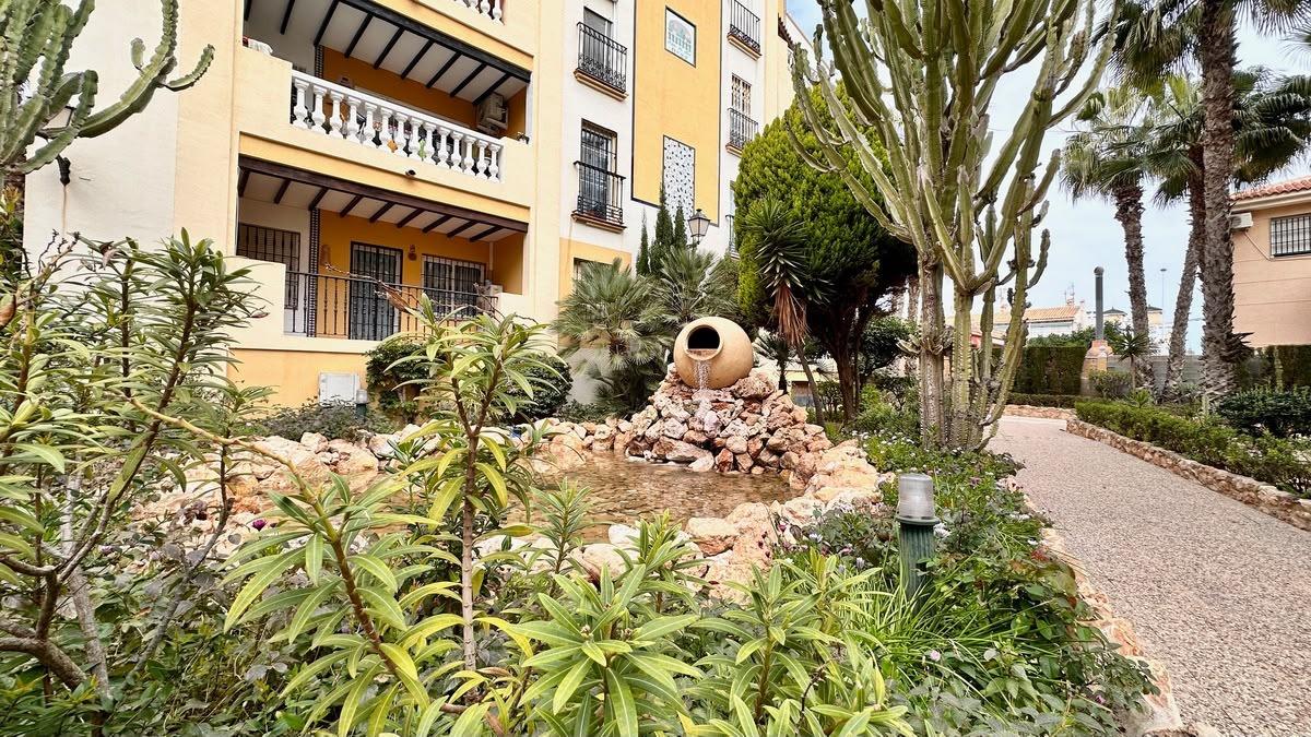 Apartamento en Torrevieja, Alicante, España 2 dormitorios, 63 m2 No. 199189