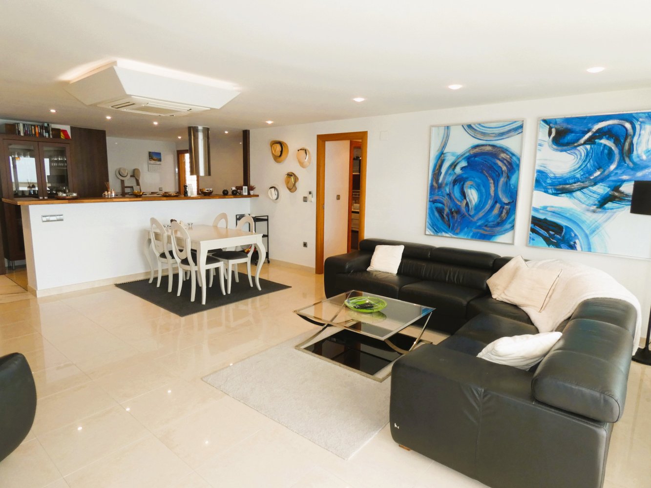 Apartment in Torrevieja, Alicante, Spain 3 bedrooms, 110 sq.m. No. 199343